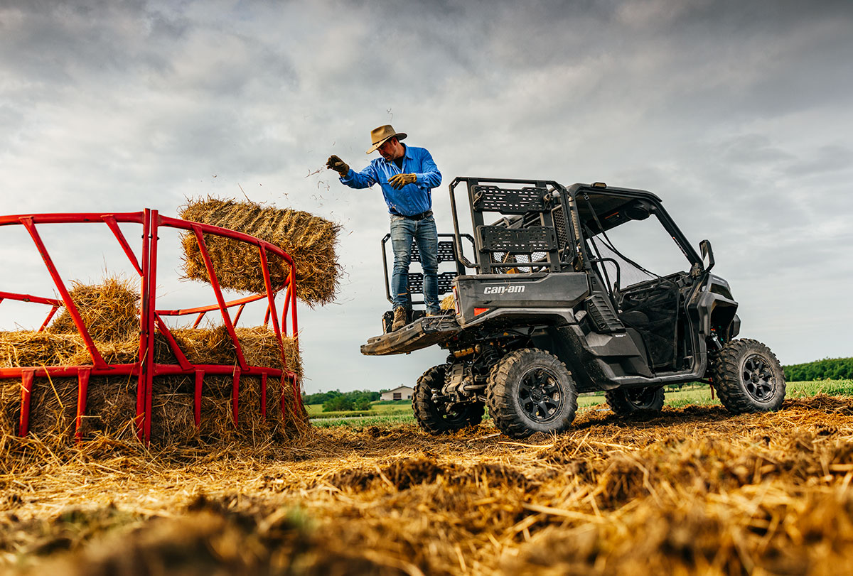 ORV MY27 SSV DEFENDER XT HD10 STEALTH BLACK LIFESTYLE 5468 RGB